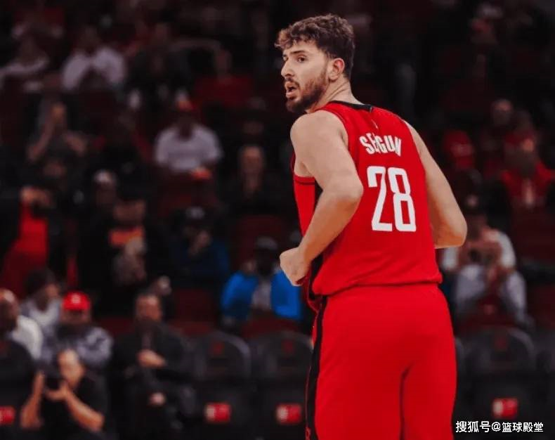 火箭险胜快船，主力球员暴露隐患